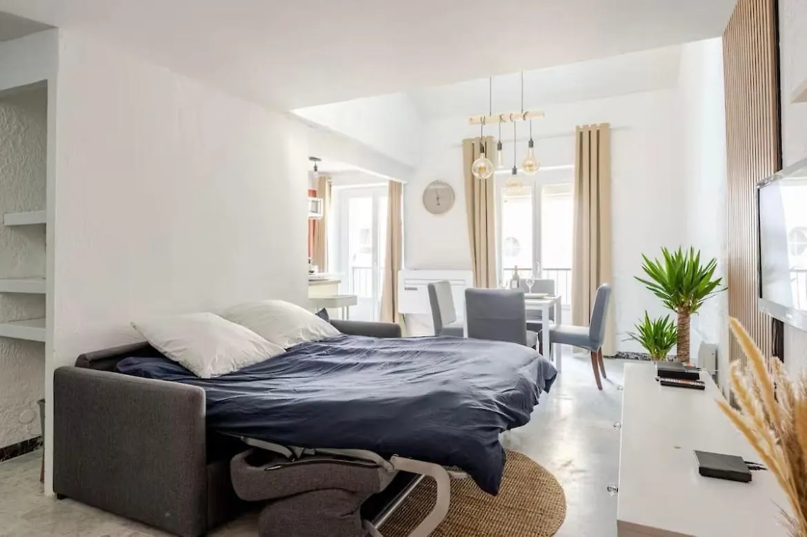 Apartment Studio Design Et Cosy A 8 Min A Pied Des Plages Cannes France
