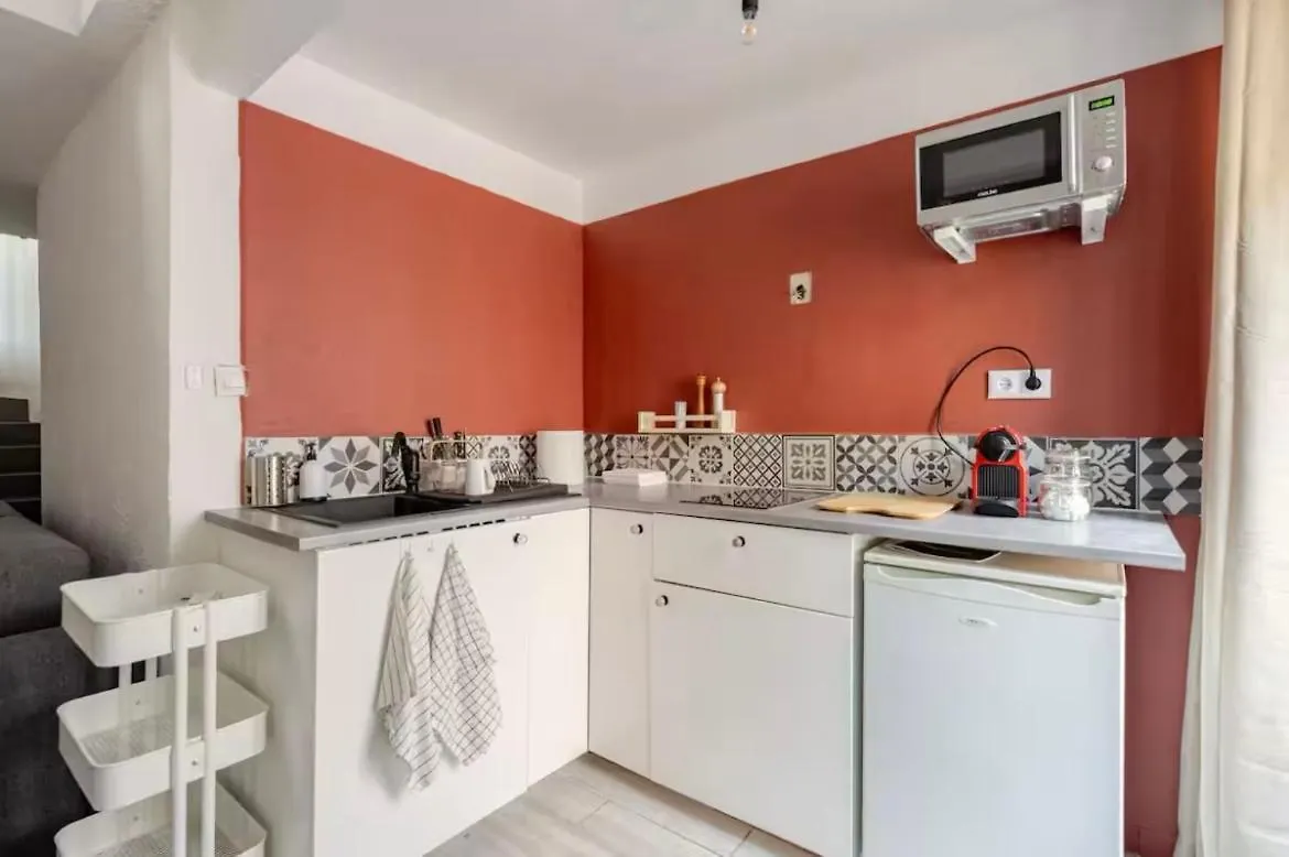 Apartment Studio Design Et Cosy A 8 Min A Pied Des Plages Cannes France