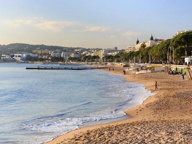 Apartment Studio Design Et Cosy A 8 Min A Pied Des Plages Cannes